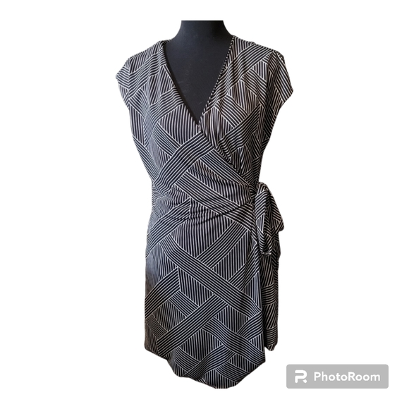 Ann Taylor Dresses & Skirts - Ann Taylor Wrap Dress SIZE 12